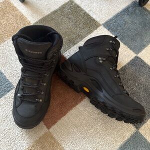 Lowa Renegade GTX Mid Hiking Boots
